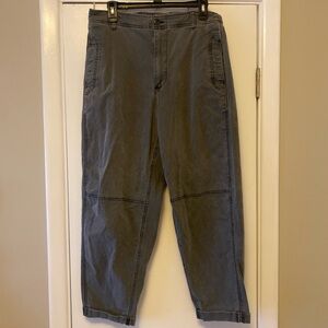 High-waisted grey workwear-style pants!